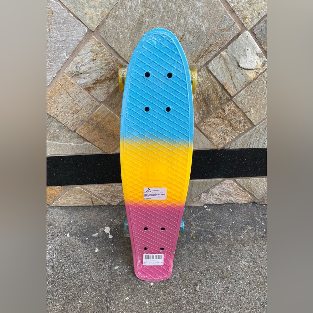 BRAND NEW! Merkapa 22” Skateboard w/LED lights up wheels
